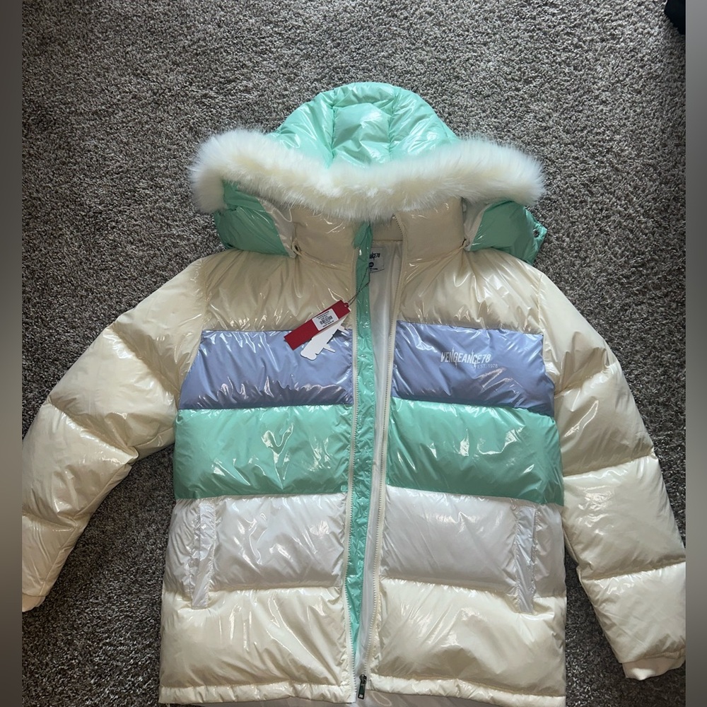 Bubble puffer jacket fur on the hood never worn brand new multi color 2XL 🔥🔥